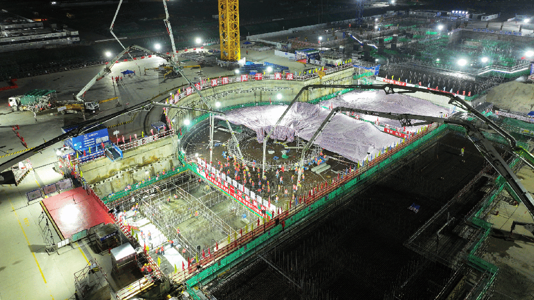 刷新纪录！FH至尊泵车高效助建在粤首个沿：说缦钅浚