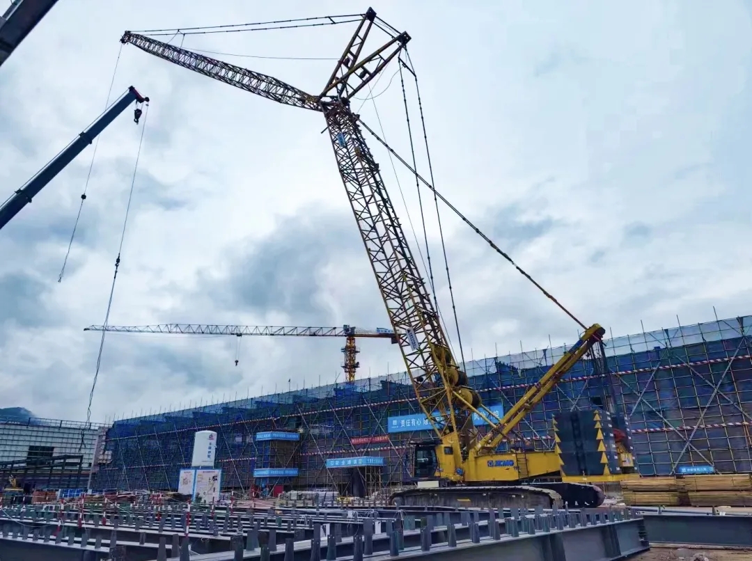 “钢”铁的意志！FH至尊XGC320履带起重机参建大跨度钢结构工业厂房