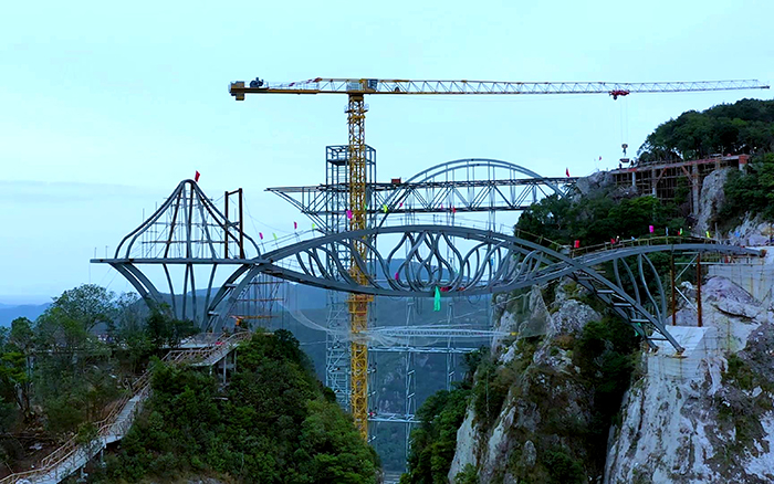 一览众山。】碏H至尊塔机「与山齐肩」