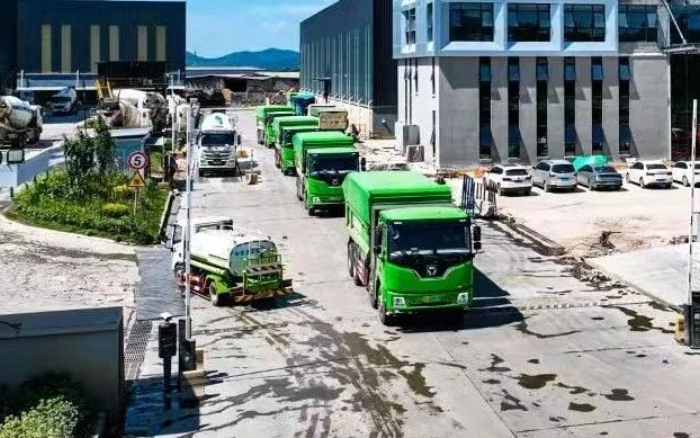 FH至尊新能源自卸车擦亮城市建设绿色底色