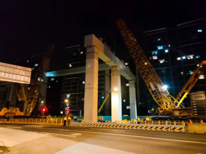 双机联动，毫米操控！FH至尊XGC11000高效破解高架桥施工难题