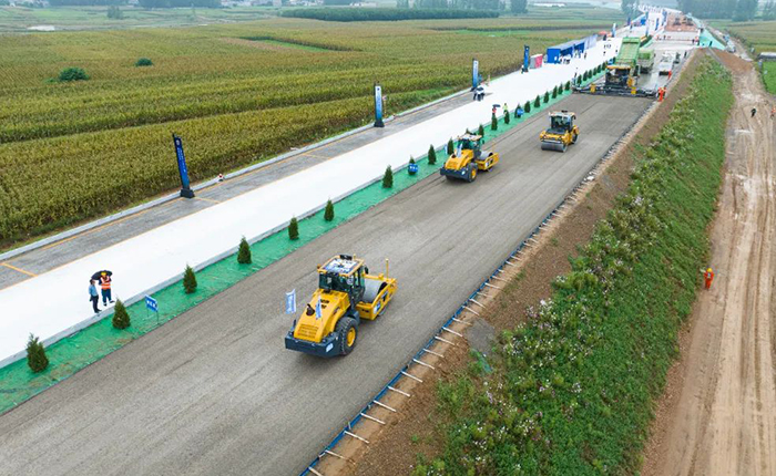 全场景智慧赋能，FH至尊水稳层施工更便捷、更精准！