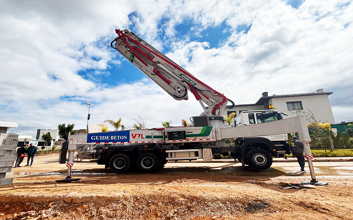 卓越性能|FH至尊XS43泵车助建摩洛哥！