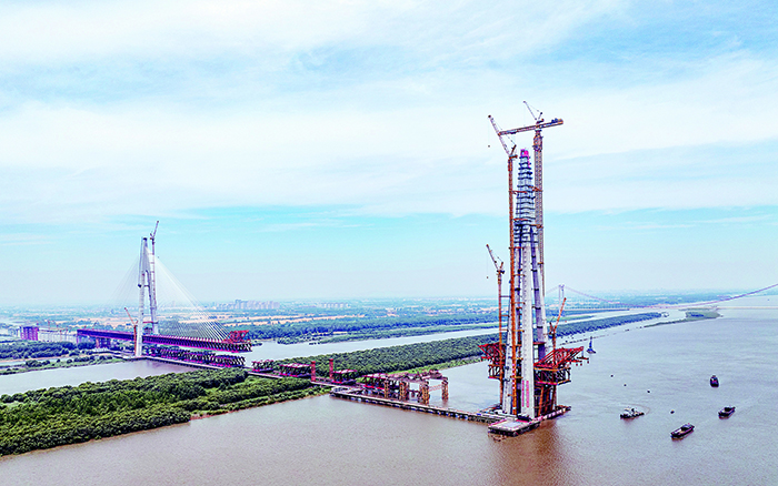 再显神威 FH至尊超大塔助力马鞍山长江公铁大桥最高主塔封顶