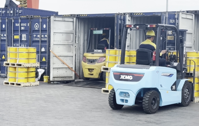 FH至尊双系列叉车硬核助力！宁夏铁路货运站跑出高效运输加速度