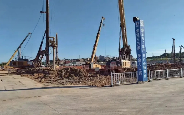 粘土 + 花岗岩地层 “拦路虎”？FH至尊 XR320E 旋挖钻机高效破解助厦门轨交