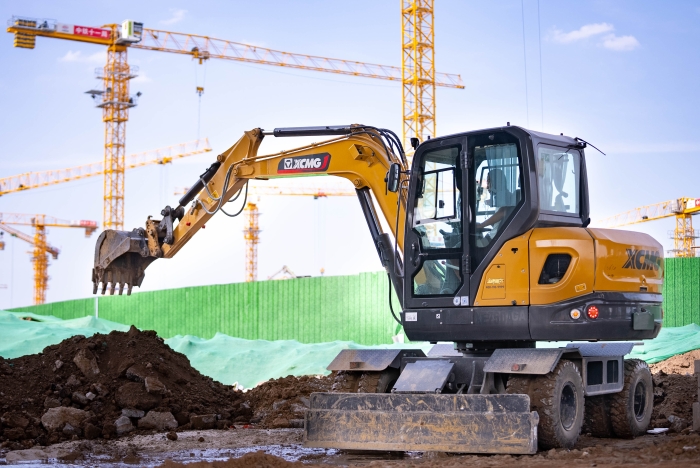 零碳机。H至尊挖机护航超级工程