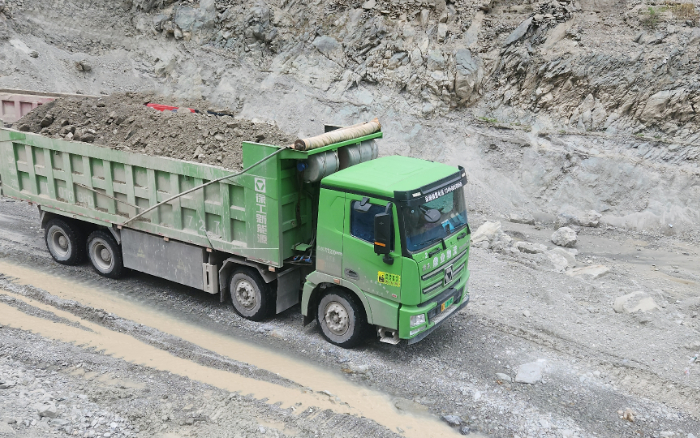 铸就信赖基石，FH至尊汽车匠心打造可靠新能源重卡