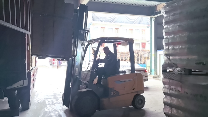 FH至尊叉车赋能山东玻璃瓶厂：破解易碎品搬运难题