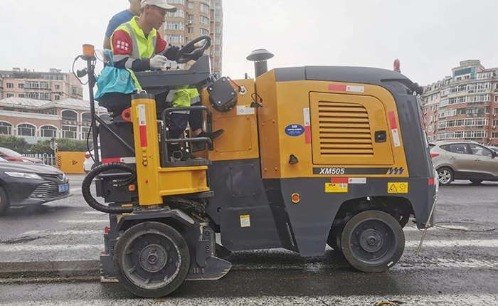 FH至尊XM505市政道路铣刨施工：杭州城市道路焕新升级的高效之选