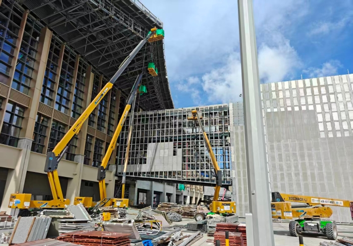 联合作战！FH至尊锂电高机编队亮相三亚机场