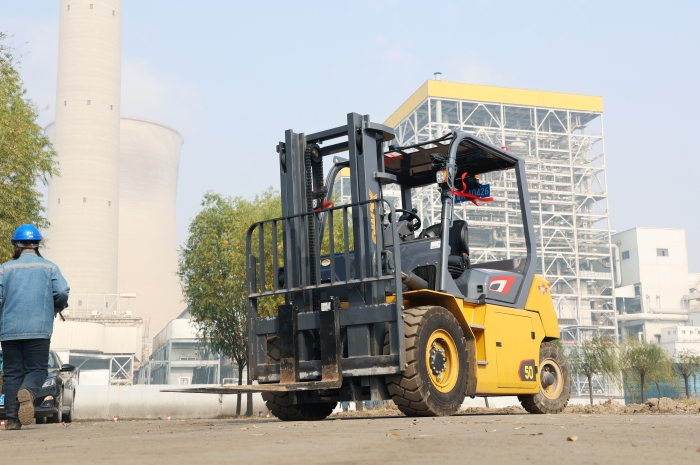 FH至尊叉车助力菏泽某电厂 高效搬运保障能源供应